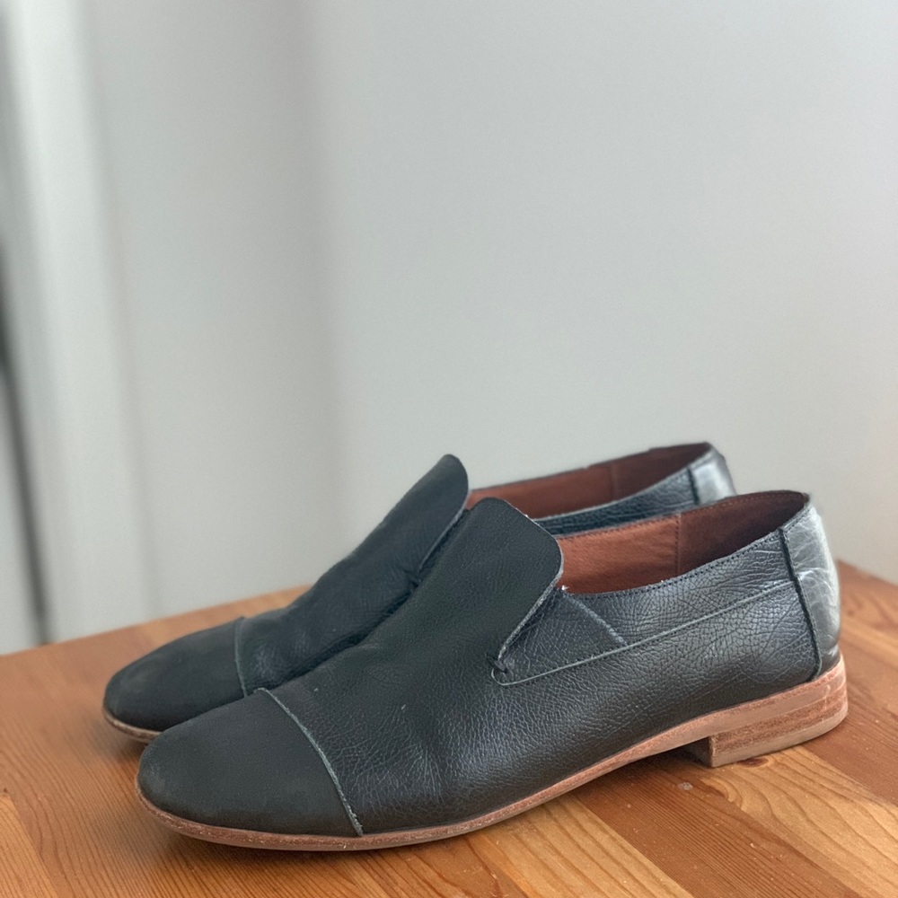 Jeffrey Campbell flats size 10